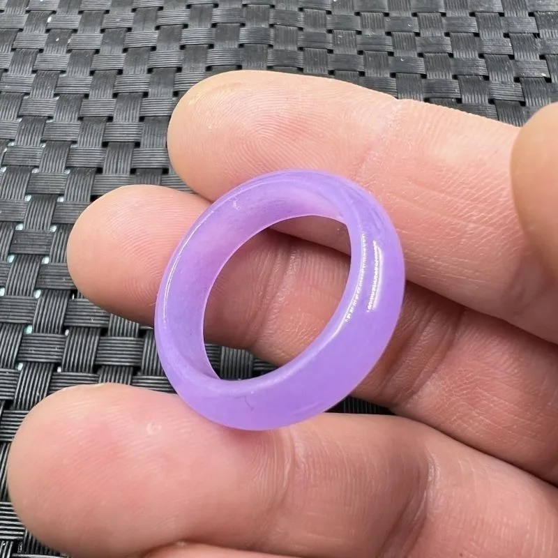 

New Fashionable and Elegant Violet Quartzite Jade Purple Jade Ring
