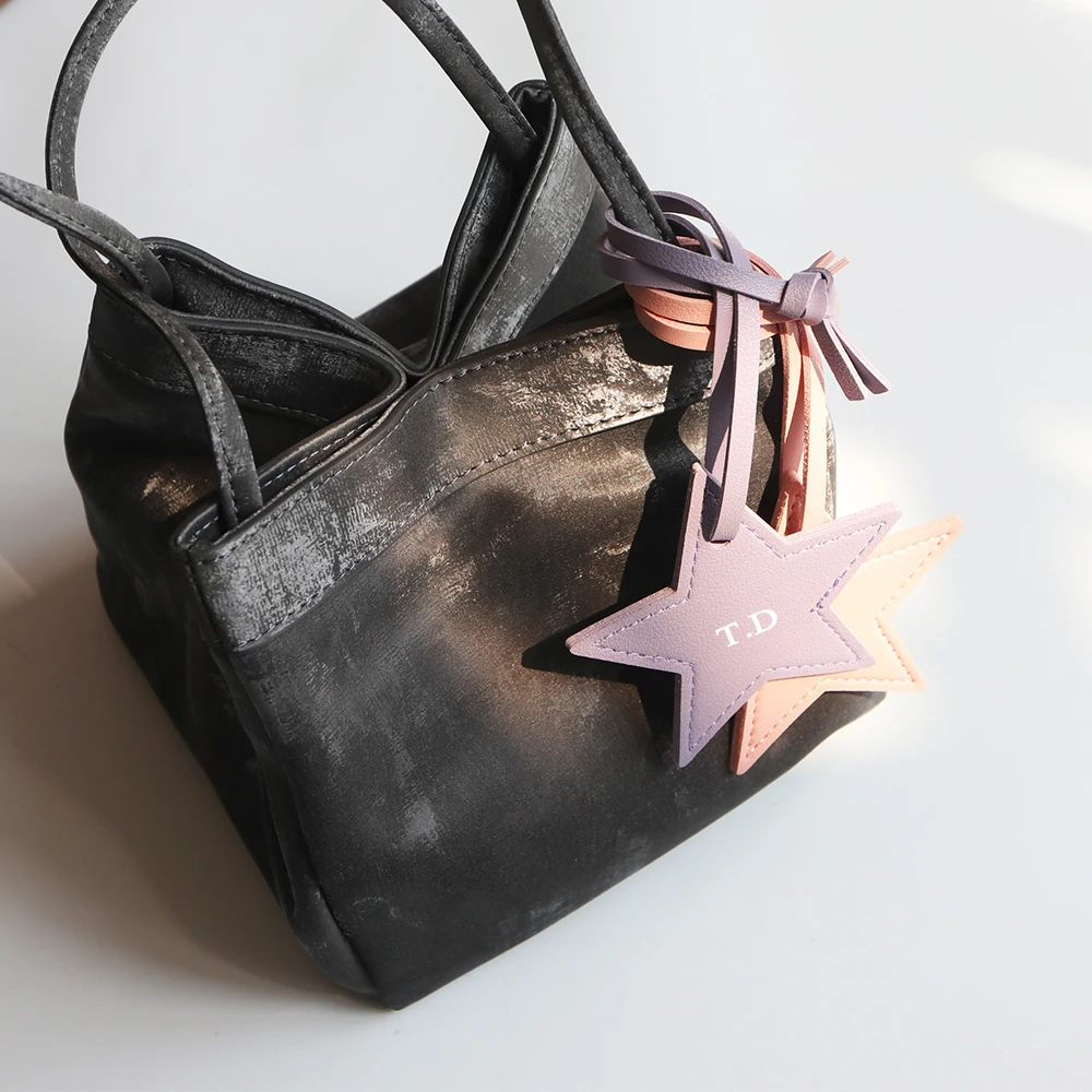 Personalisierter Handtaschenanhänger Niedlicher Stern PU-Leder Mode-Accessoires Großhandel Gravierte Initialen Reisegepäckanhänger Kreatives Geschenk – Detail 6