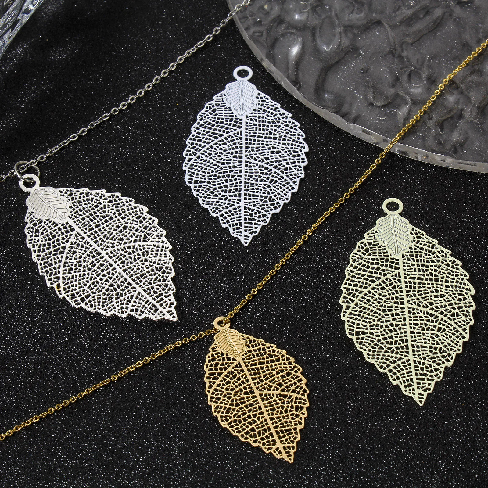 10pcs Iron Alloy Filigree Stamping Pendants Multicolor Leaf Hollow Charms DIY Necklace Earrings For Women Party Jewelry Findings