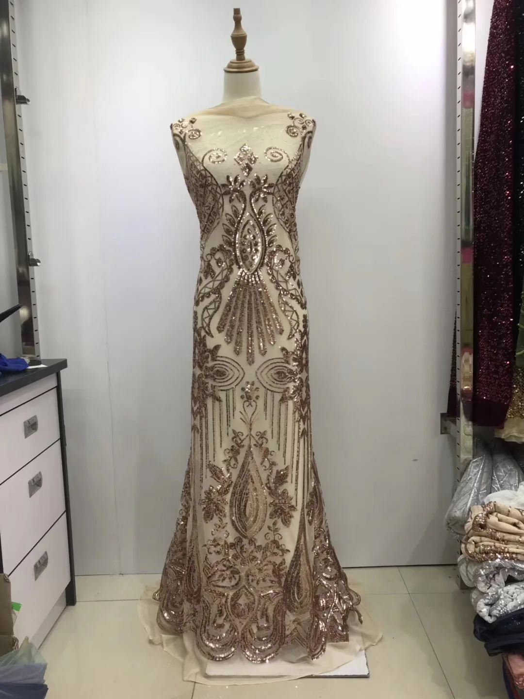 

Latest 2018 Nigerian Gold lace fabrics high quality sequins lace fabric for wedding dress African French net lace fabric JL155