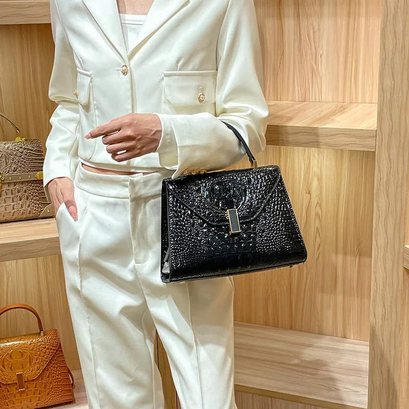 

Дизайнерская элегантная сумка для подгузников, женская роскошная сумка через плечо, минималистичная кожаная сумка-тоут, винтажный стиль для активного образа жизни