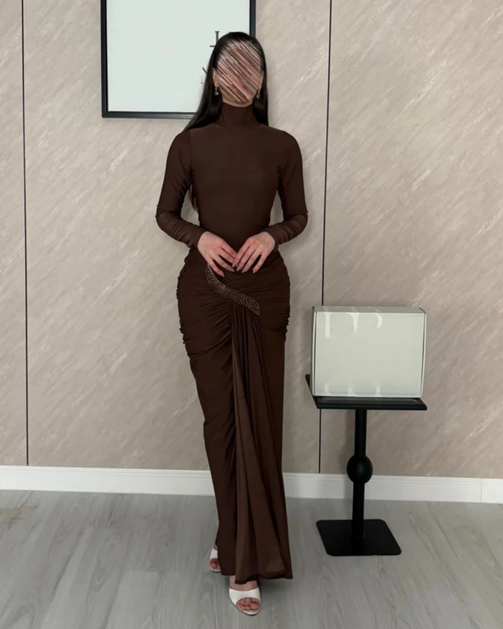 

Customized Modern Style Women Jersey Rhinestone Ruched Sheath Evening Dresses Simple High Collar Long Sleeves Floor Lenght Dress