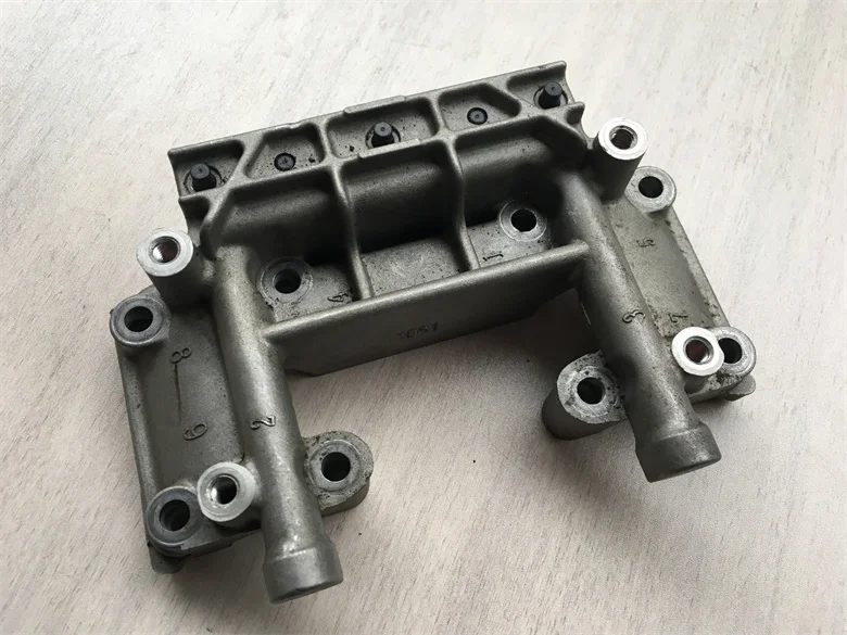 Suitable for Spring Wind CF250NK/SR Eagle R25 cylinder head gland cylinder head camshaft pressure plate aluminum seat