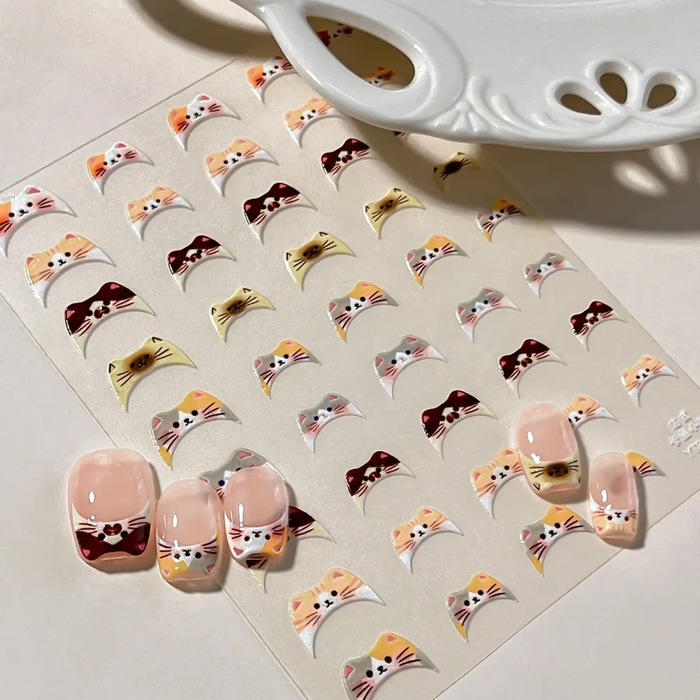 Geprägte niedliche Katzen-Nagelaufkleber, selbstklebende Cartoon-Katzen-Aufkleber im französischen Stil für Mädchen und Frauen, DIY-Nagelkunst-Zubehör