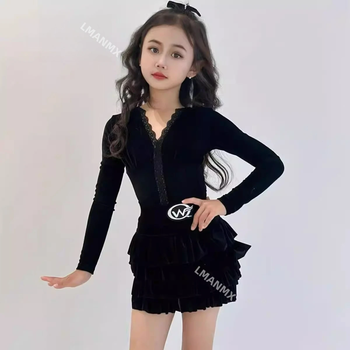 

Новинка 2023 года, платье для латинских танцев для девочек, зимнее бархатное платье для танцев с длинными рукавами, кружевная юбка для выступлений