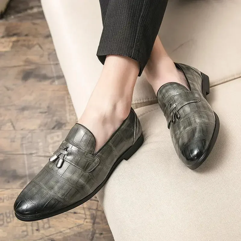 Zapatos de cuero de negocios para hombres, mocasines de negocios para jóvenes, estilo británico, plataforma para estudiantes, nuevo