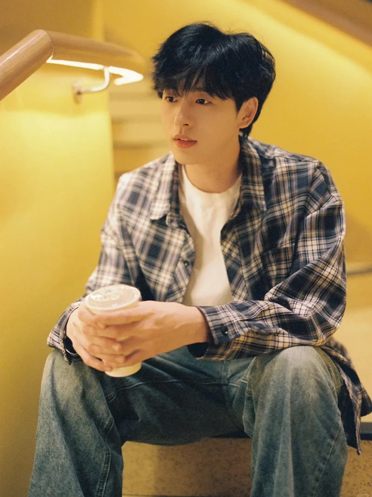 

Мужская повседневная солнцезащитная одежда в синюю клетку Long Sve irt в американском стиле в стиле ретро, весенне-осенняя верхняя одежда на пуговицах со стойкой