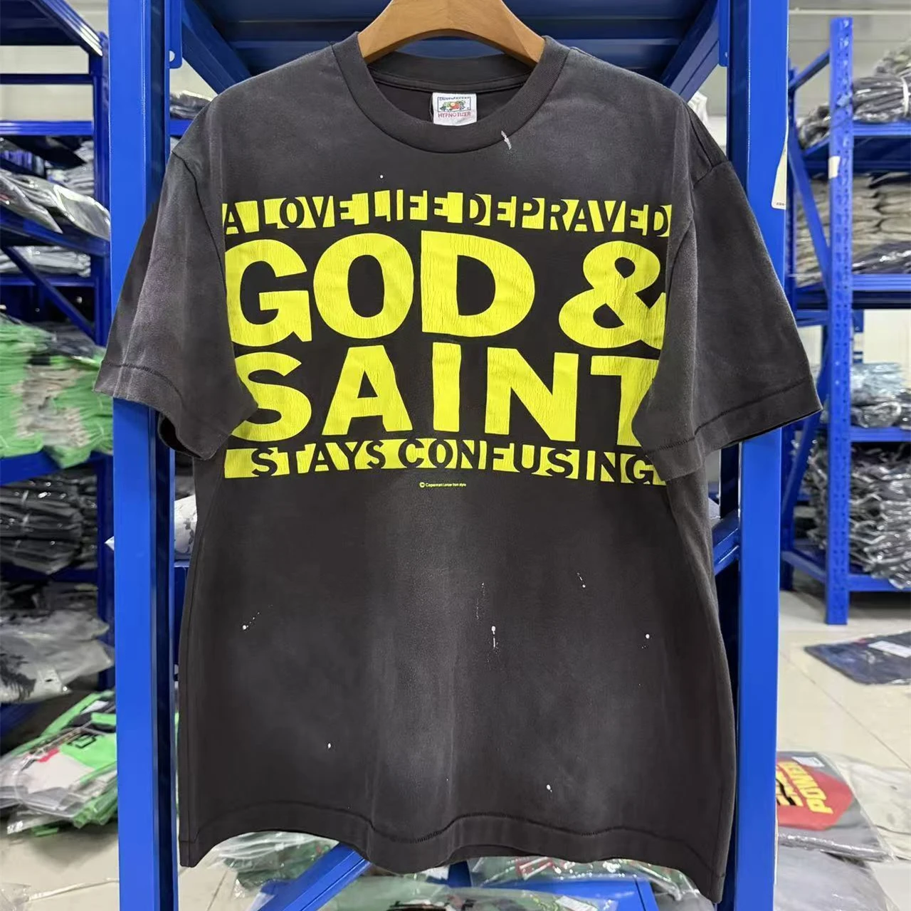 

Винтажная футболка SAINT SS26 5th Drop с принтом Yellow Tear для мужчин и женщин