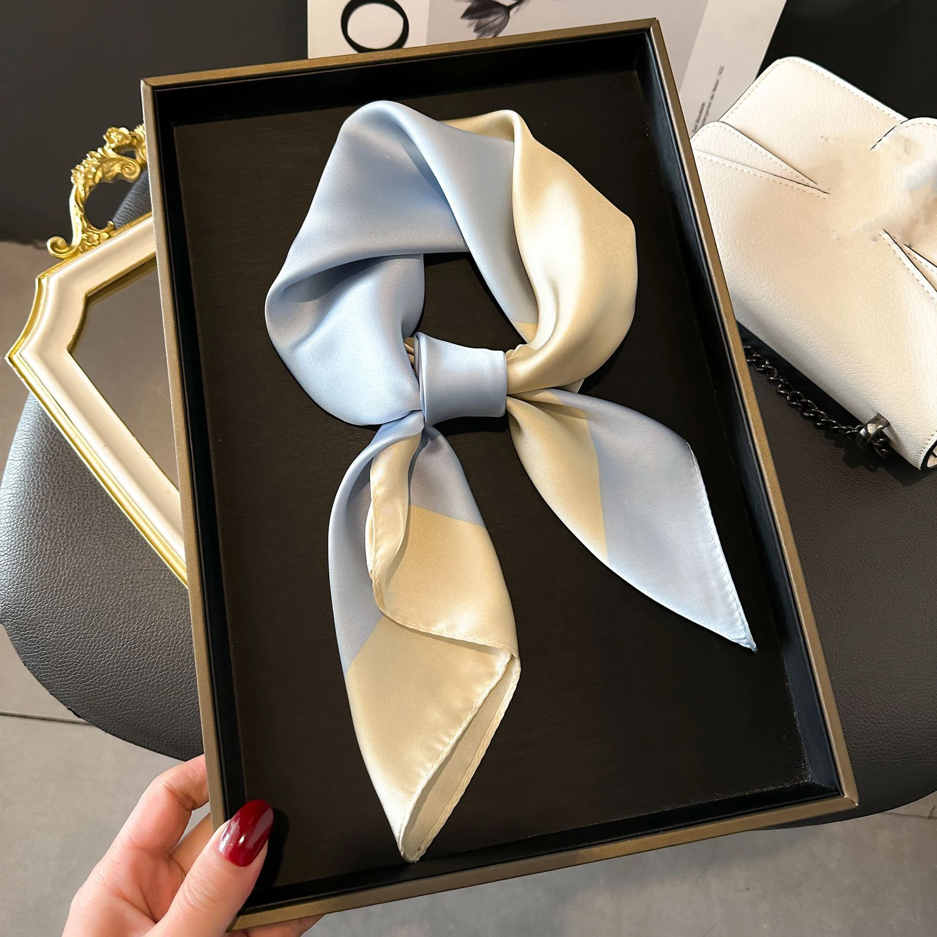 

Роскошный квадратный шелковый шарф с принтом для женщин, хиджаб, ленты для волос, шейный платок, женская атласная шаль, повязка на голову, модные шарфы-банданы