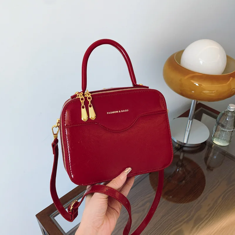 

2025 Trendy Women's Handbag-Fashionable and Simple Square Design. Retro and High-class, Versatile for Single Shoulder Crossbody