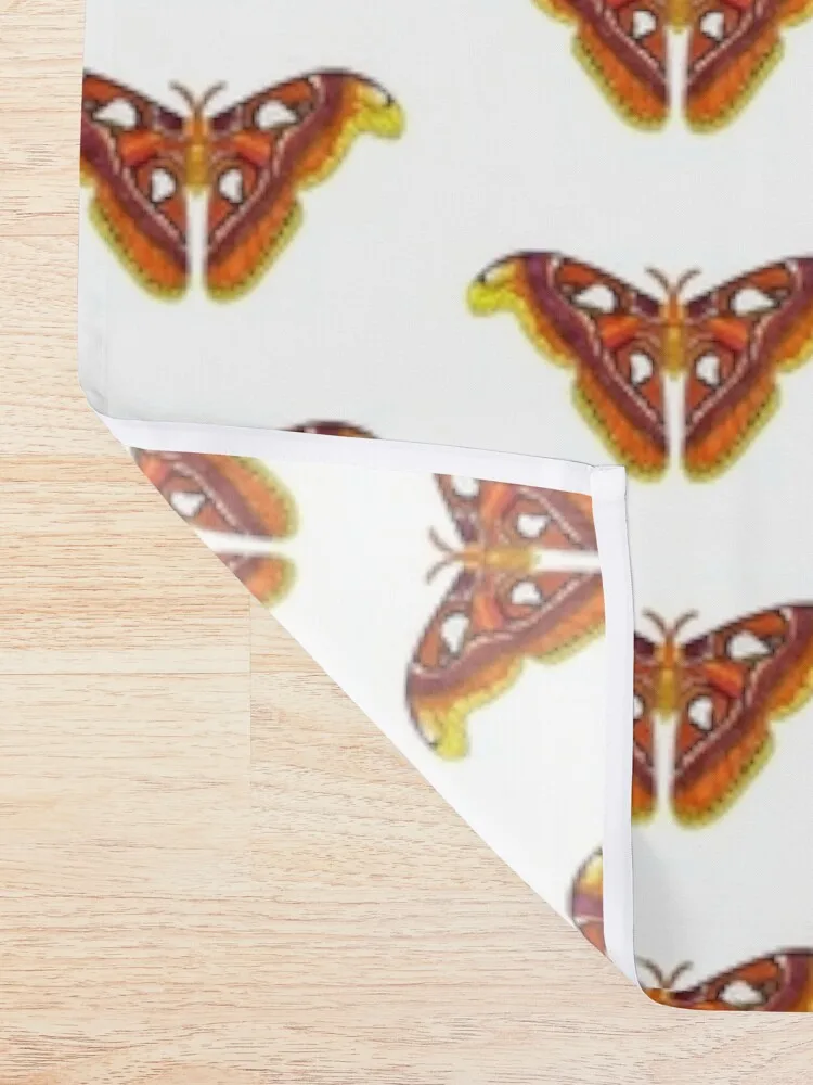 Atlas Moth ที่ใหญ่ หนึ่งในแมลง Lepidopteran ที่ใหญ่ที่สุด งดงามมาก! ม่านอาบน้ํา ม่านอาบน้ําในห้องน้ํา