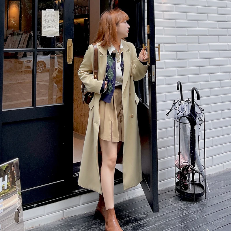 

Ветровка-жакет H-образного кроя цвета хаки с золотыми пуговицами, на одной пуговице, с длинными рукавами, длина миди, деловой стиль