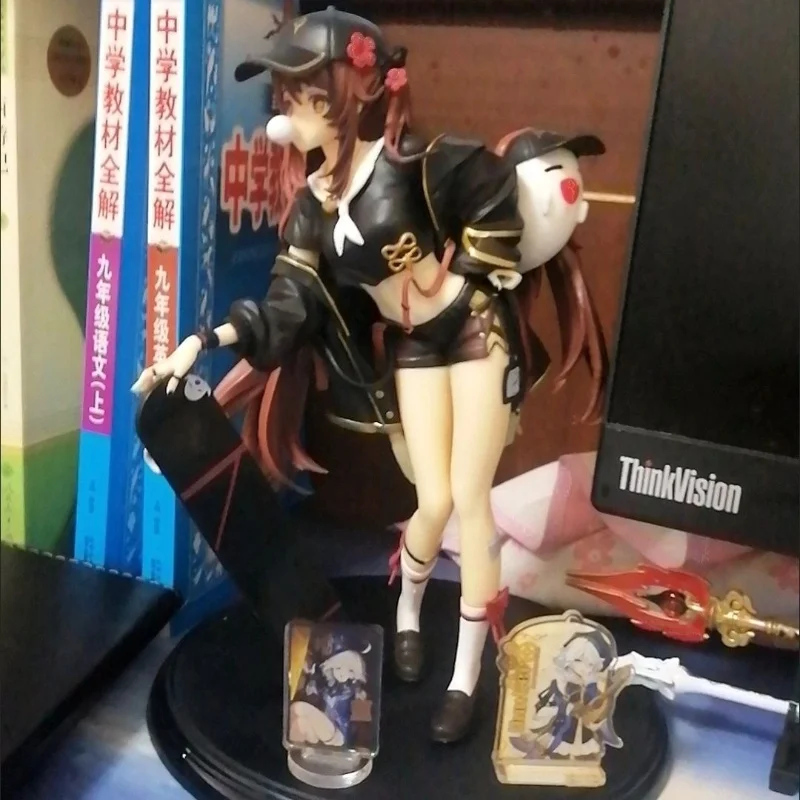 

Аниме мультфильм красивая девушка вокруг современной игры модная одежда окружающая ореховый зал мастер модель скейтборд декор