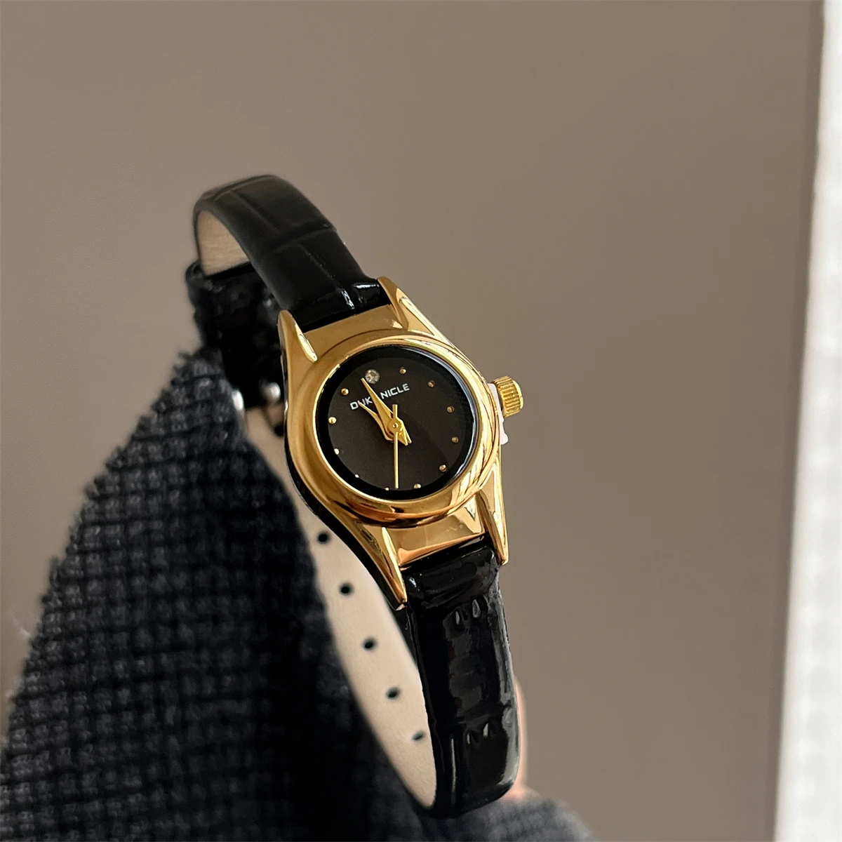 

Small disc simple design mini watch female high school student temperament casual thin belt workplace commuting niche watch