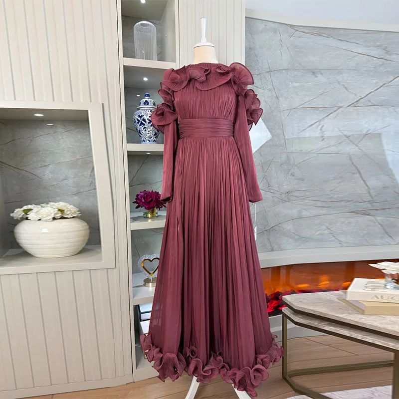 

Ele Long Sve Maxi Dr with Pleats Waist Cinching And Lace Trim French Sle Knitted Cotton Polyester Spring 2026