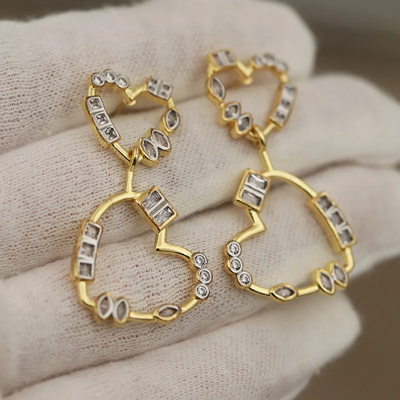New Sight Design Crystal Heart Stud Earrings for Women Fashion Brand Jewelry Hollow Zirconia Delicate Earrings