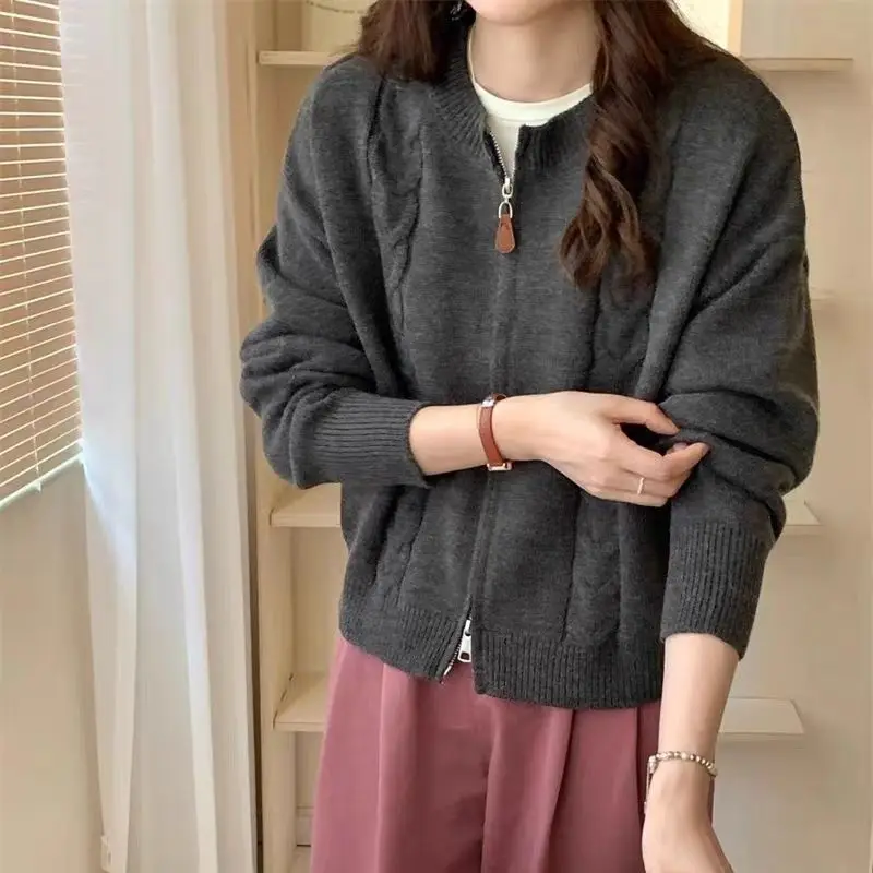 เสื้อโค้ทไหมพรมทรงสวีตเตอร์แบบเกาหลีเรียบง่าย ซิปแบบเส้นต่อเส้น ลายเกลียวขนมทอด สำหรับผู้หญิง ดีไซน์ใหม่ล่าสุดสำหรับฤดูใบไม้ร่วงและฤดูหนาว เสื้อถักอเนกประสงค์