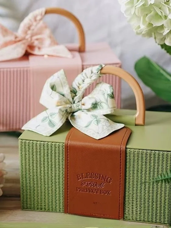 Luxury Leather Gift Box Portable Handheld Nurse's Day Gift Box Bridesmaid Favor Box Elegant Packaging Box for All Occasions