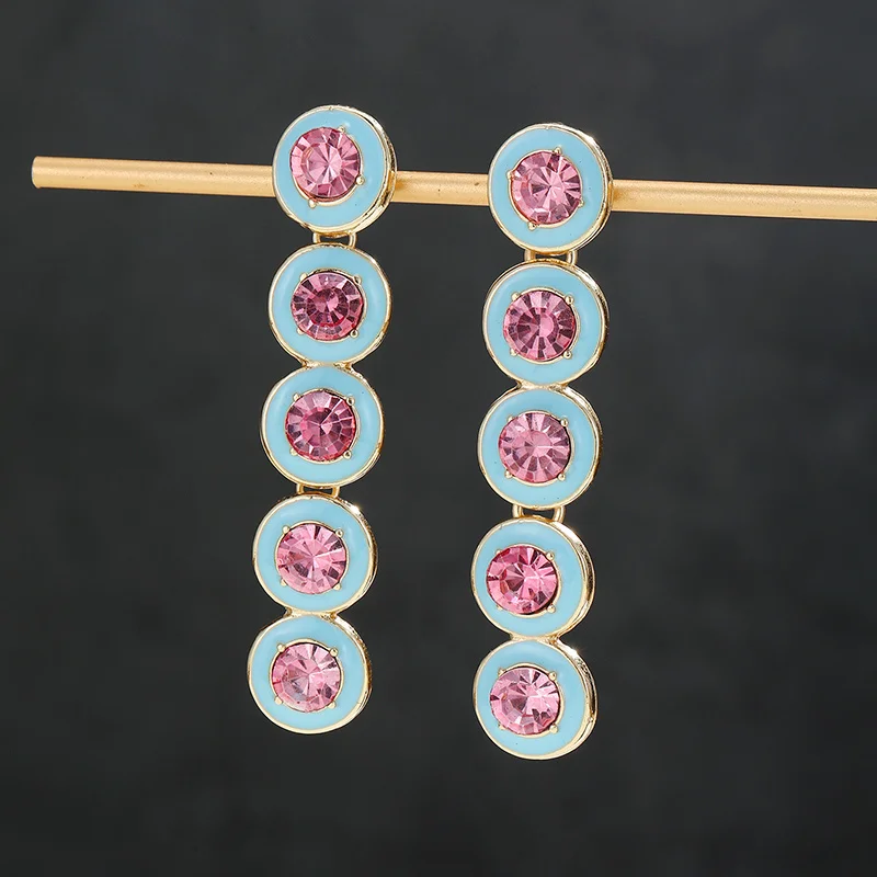 Retro Runde Kettenohrringe mit hellblauem Emaille-Rand, eingelegten rosa Zirkonia-Steinen und langem Quastenanhänger, eleganter Party-Anhänger für Damen