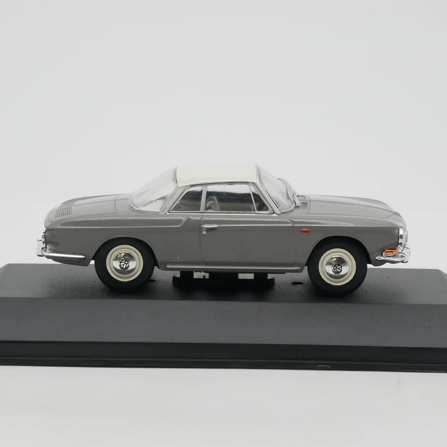 1:43 Scale Diecast Alloy Volkswagen Typ 34 Karmann Ghia 1500 Toys Car Model Classic Nostalgia Adult Gift Souvenir Static Display