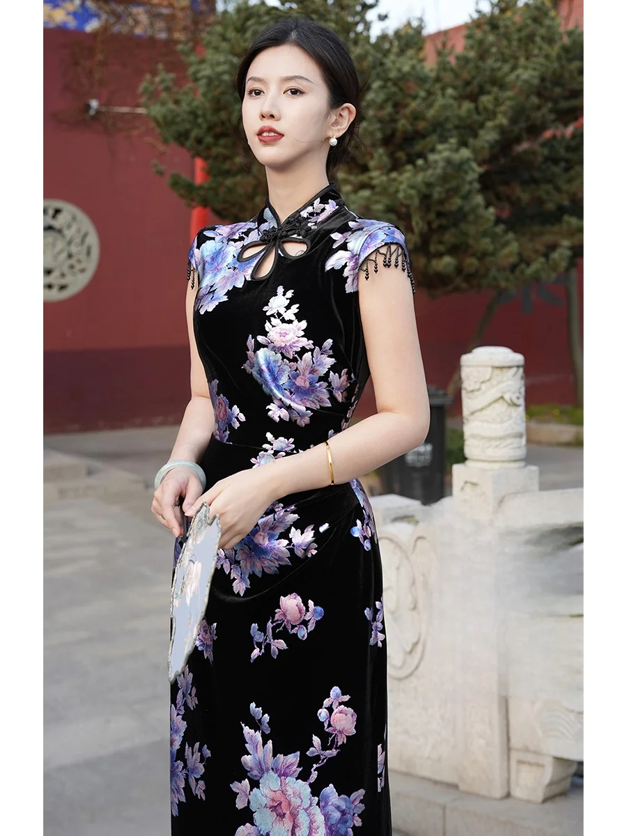 

Платье Chengyu High-Definition Spring Dai Xingshi в новом китайском стиле с бархатной цветочной вышивкой и бахромой из бисера