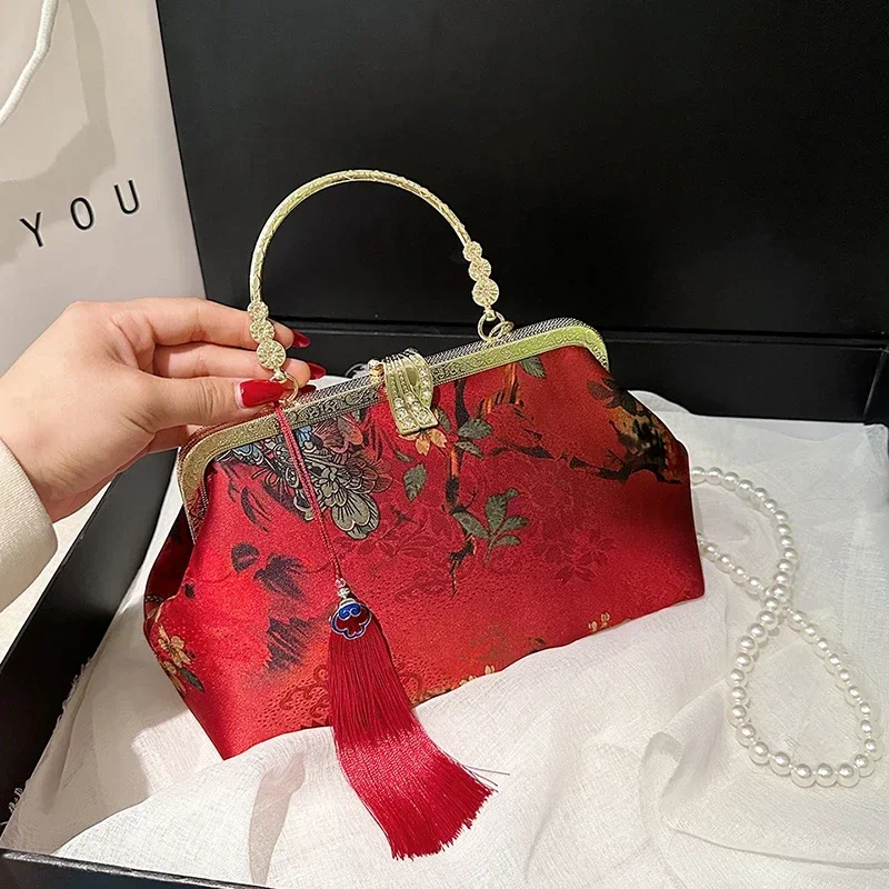 

Embroidered New Chinese Style Fashionable Handbag 2025 Hot Selling Pearl Shoulder Bag Versatile Crossbody Bag Dinner Bag