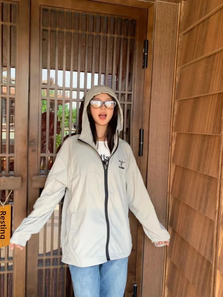 

Летний мужской повседневный свободный крой, легкий солнцезащитный костюм с капюшоном, универсальный трендовый костюм с вышивкой