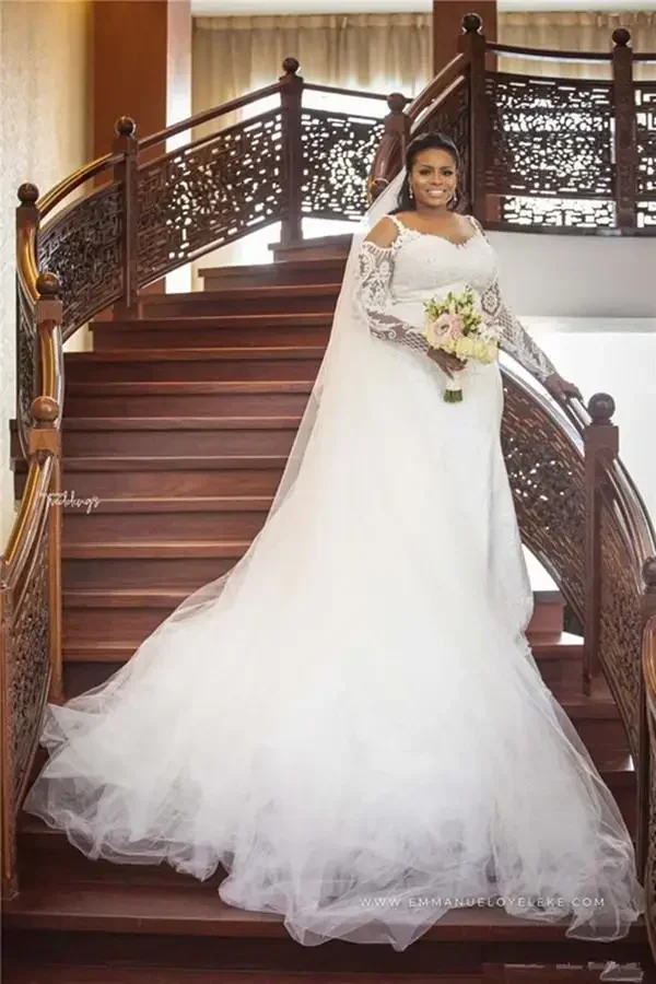 Maßgeschneidertes Meerjungfrau-Hochzeitskleid mit langen Ärmeln und Juwelenausschnitt, abnehmbarer Schleppe, sexy, Übergröße, Spitze, appliziert, maßgeschneidert, afrikanische Brida