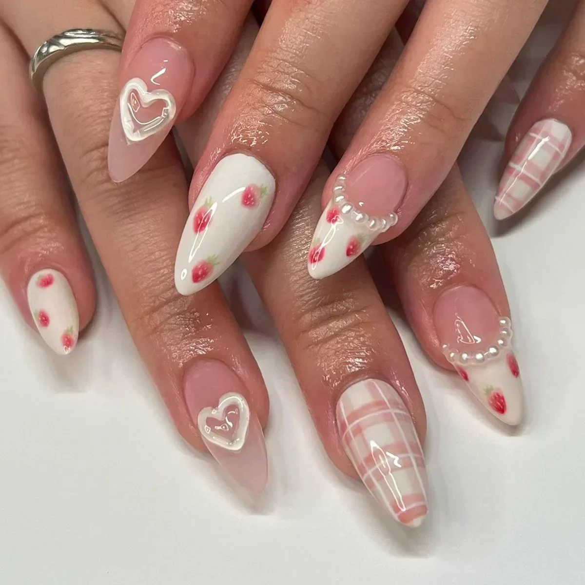 Uñas postizas de fresa 3D, uñas postizas de diseño de amor, uñas acrílicas de bailarina, 24 piezas