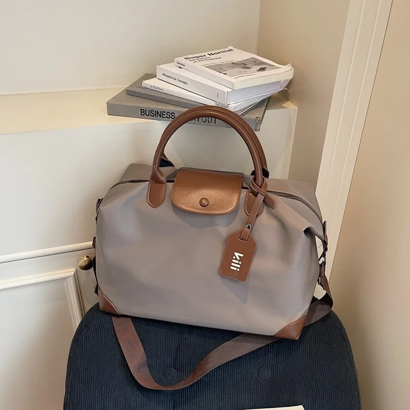 

Классическая женская сумка через плечо из натуральной кожи от элегантного известного дизайнера