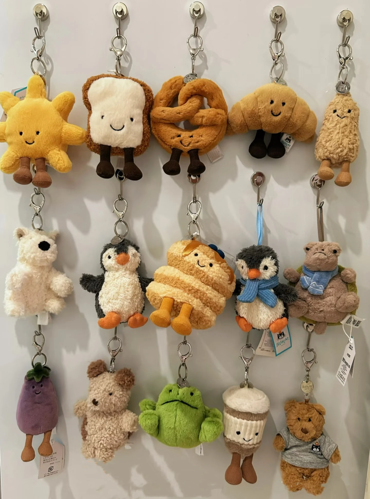 

JC Sky Dragon and Rabbit series of cartoon-themed keychain decorations are cute and fun,making them perfect gifts for friends.