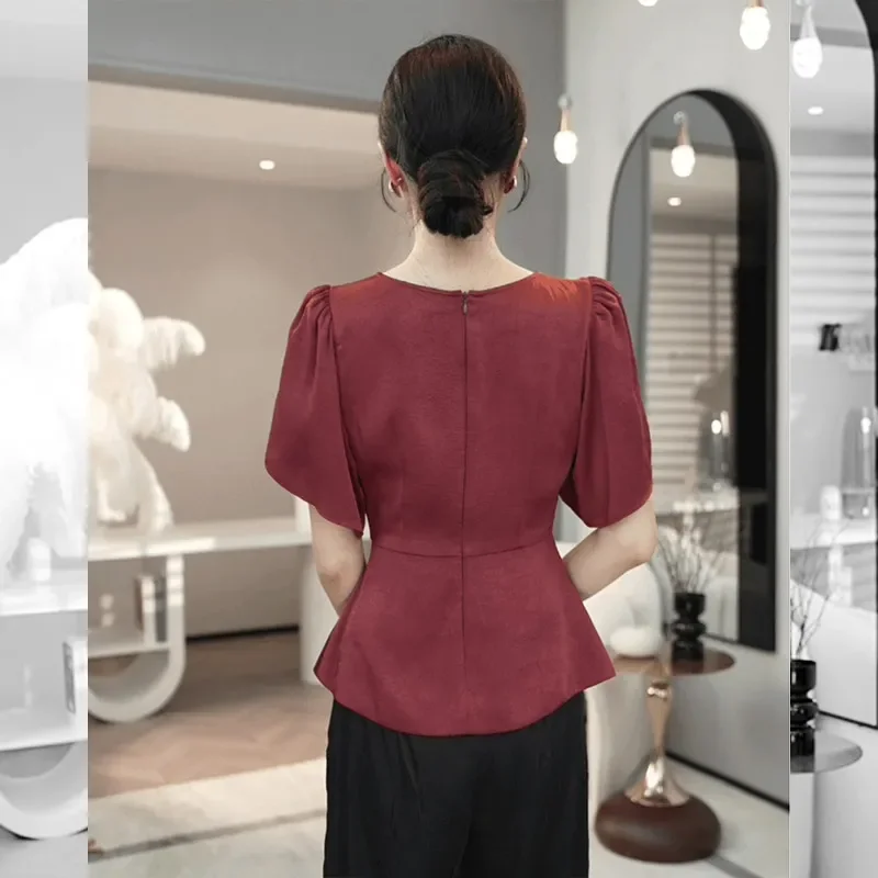 Dames bordeauxrode satijnen getailleerde blouse met korte mouwen Bubble mouw taille afslankende luxe elegante feestkantoor formele top