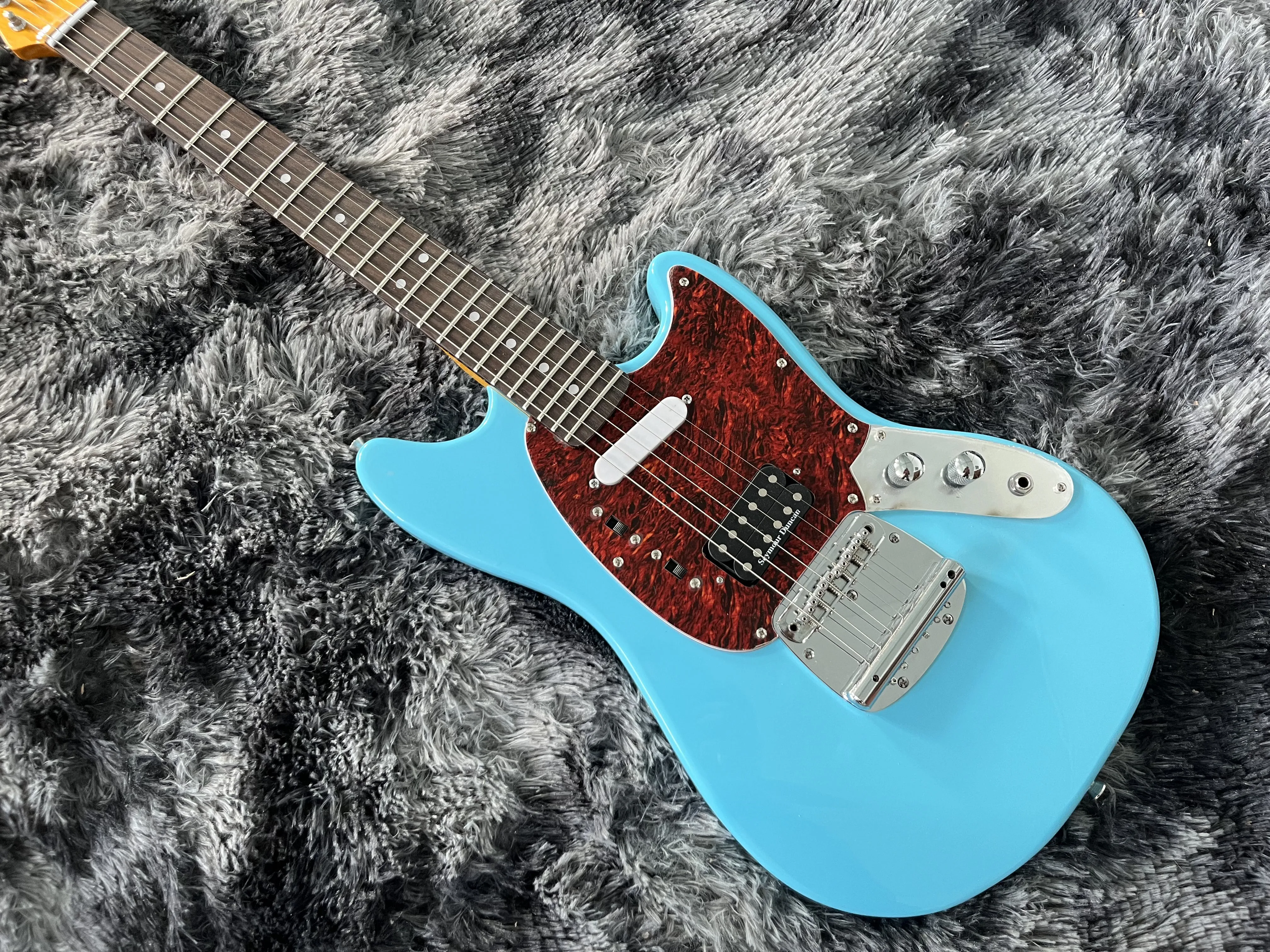 Chinese OEM Electric Guitar Mustang Blue Color 6 Strings Tremolo System