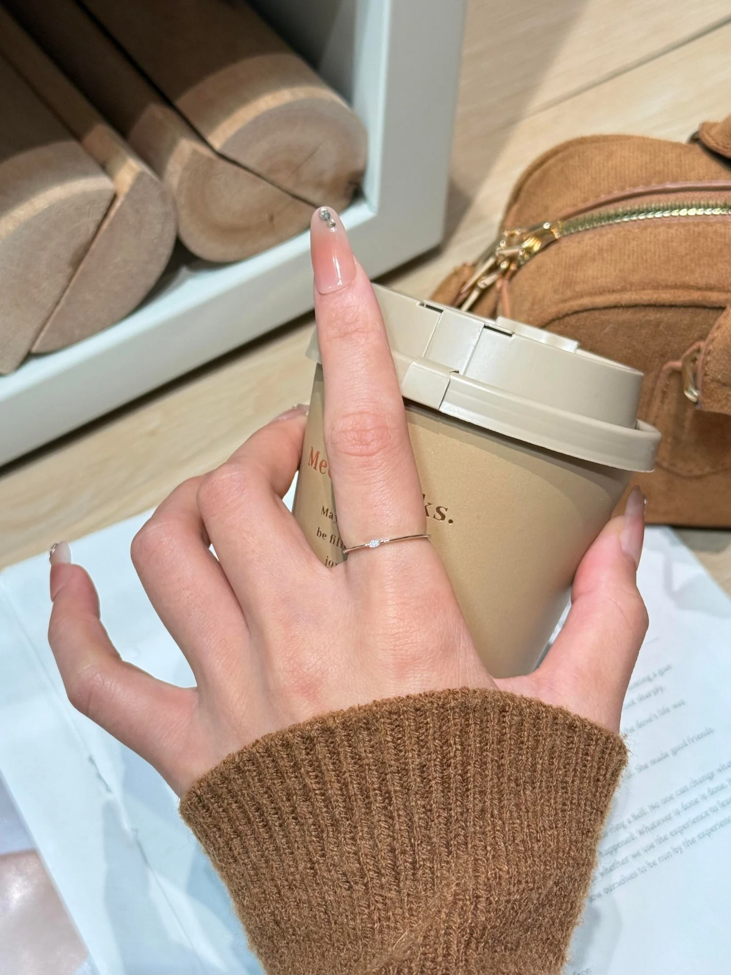 anello-minimalista-in-argento-puro-s925-ultra-sottile-elemento-decorativo-semplice-e-personalizzato-gioiello-alla-moda