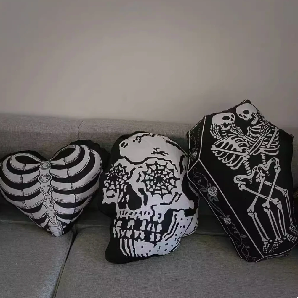 

Alien Pillows Cushions Heart-shaped Coffins Living Room Skeleton Personalized Decorations Tattoo Shops Bars Modern Decorations