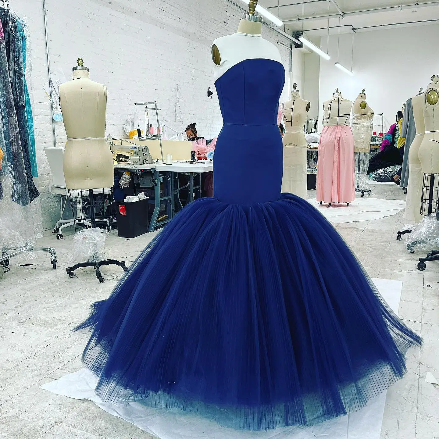 Amazing Royal Blue Mermaid Long Evening Dresses With Big Volume Tulle Bottom Strapless Stretchy Formal Party Dress Maxi Gowns