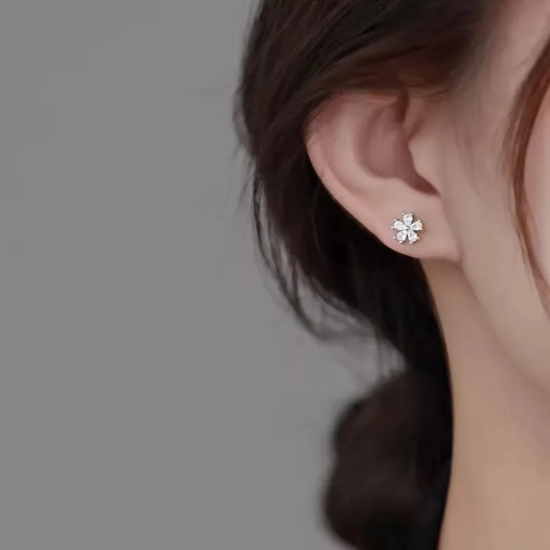 Pendientes de flores con diamantes de imitación con incrustaciones, Clips para las orejas sin agujeros, pendiente con Clip Flash de estrella sin perforación, pendientes minimalistas, joyería CEc001