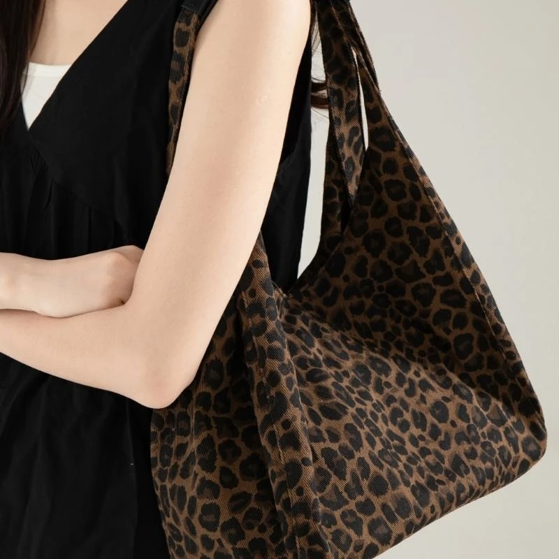 Stylish Leopard Print Bag Women Large Capacity Shoulder Bag with Comfortable Strap Practical Polyester Casual Outfit Handbag