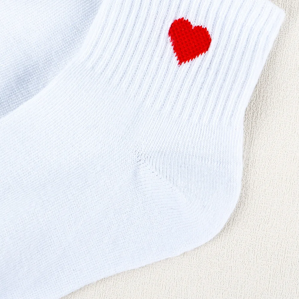 5 Paar Mädchensocken mit niedlichem Herzmuster, bequeme weiße Kindersocken – Detail 5
