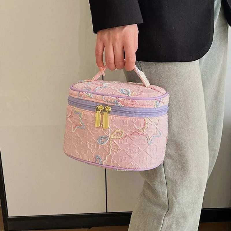 

Vintage Diaper Bag For Ladies: Minimalist Luxury Leather Handbag, High-End Casual Messenger With Paris Designer Letter Logo