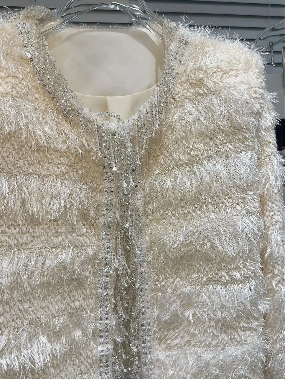 Giacca corta in peluche con nappe a catena con perline da donna di design HIGH STREET più recente 2024 F/W