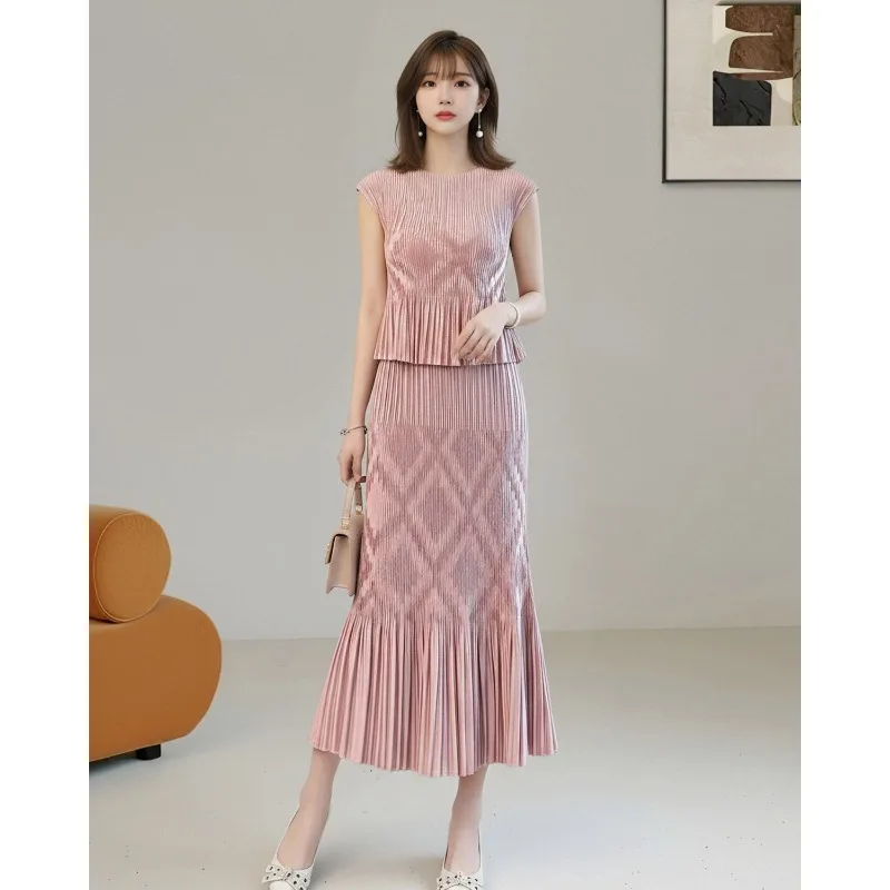 

Miyake Pleated Skirt Set Women 2026 Summer Waist-Cinching Jacquard Top High-Waisted Fishtail Jupe Elegant Slimming Two-Piece Set