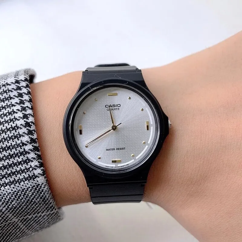 ساعة كاسيو للرجال بمينا صغير، ساعة كوارتز رياضية عصرية وبسيطة للجنسين، بمينا صغير 33 ملم للنساء