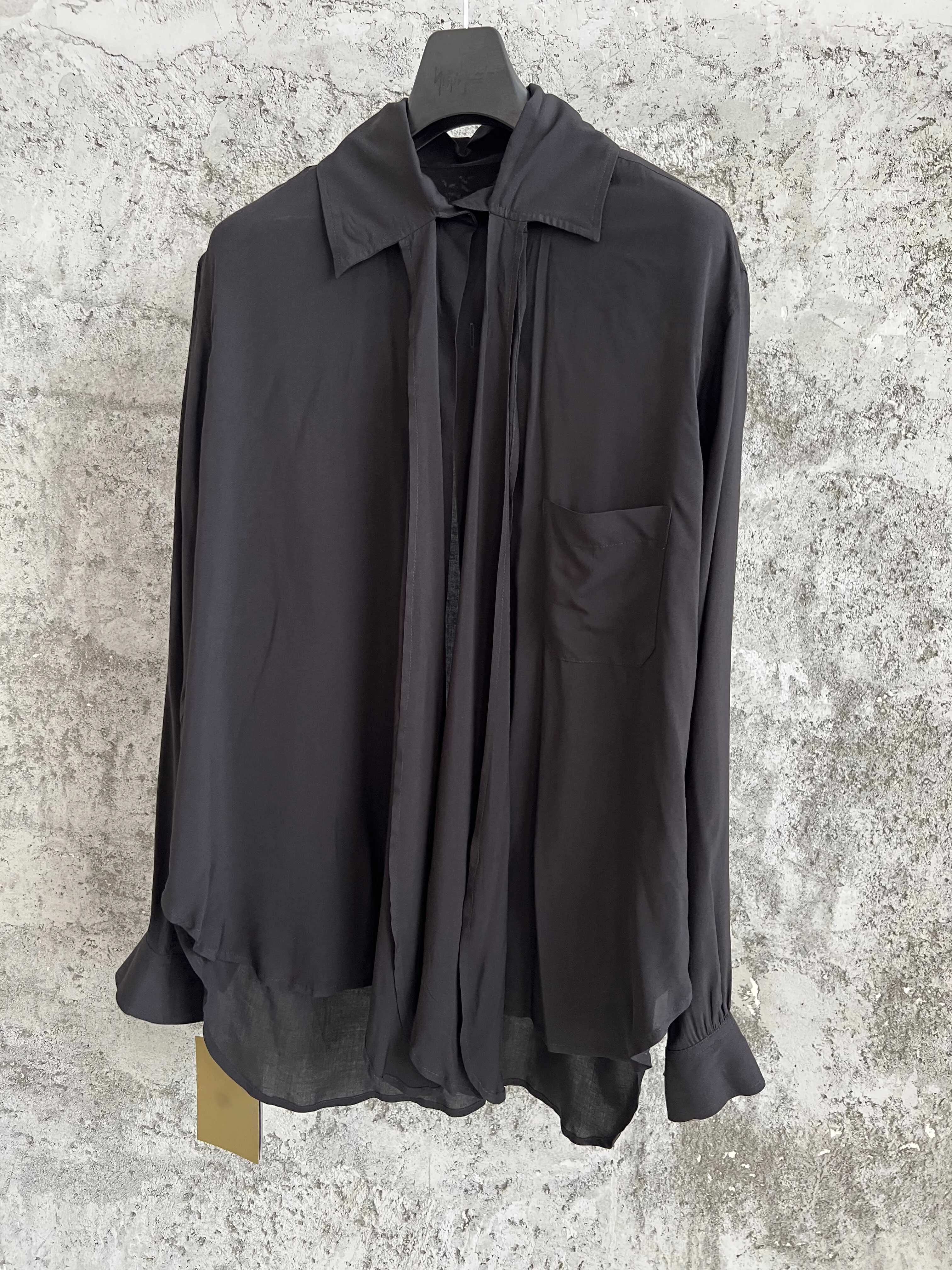 

Japanese-style original dark Japanese black retro hole bow collar shirt