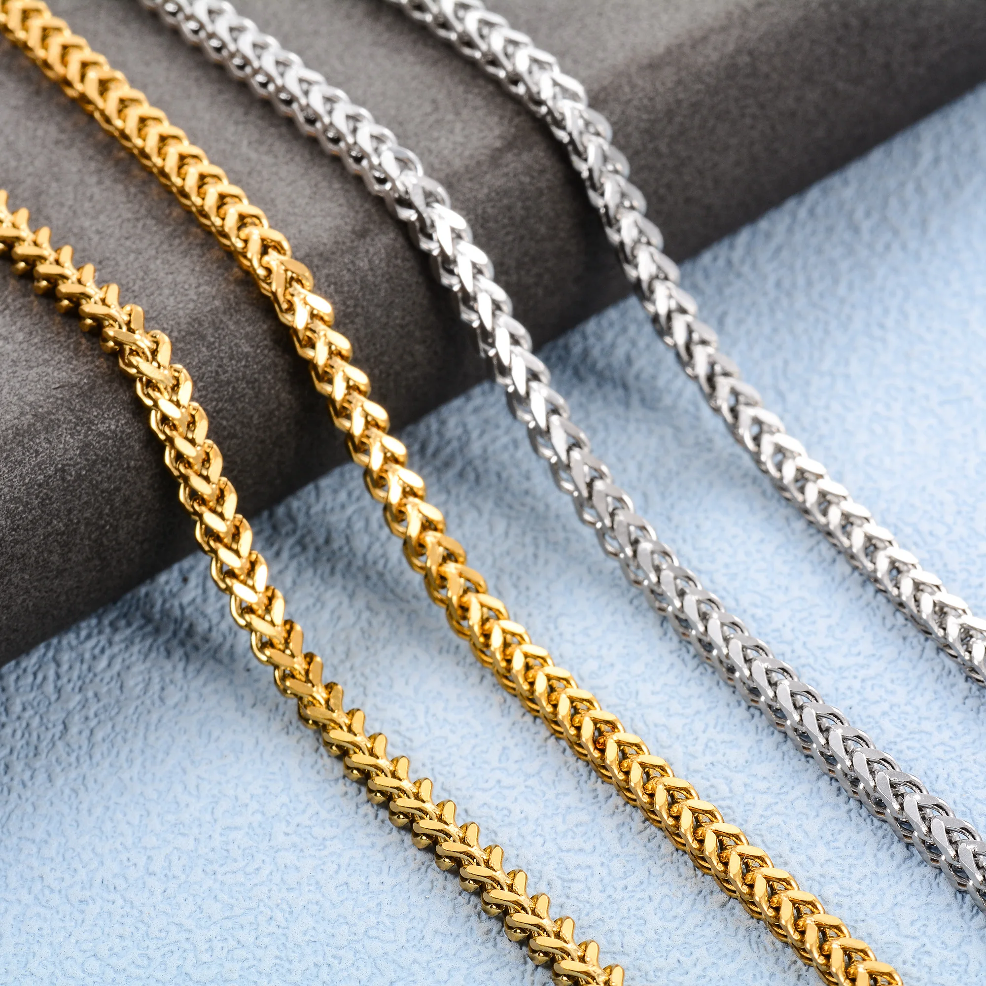 Coole geflochtene Edelstahl-Halskette Miami Cuban Chain für Damen und Herren, goldfarben, Halsband, Schlüsselbein, Metallschmuck, Accessoires