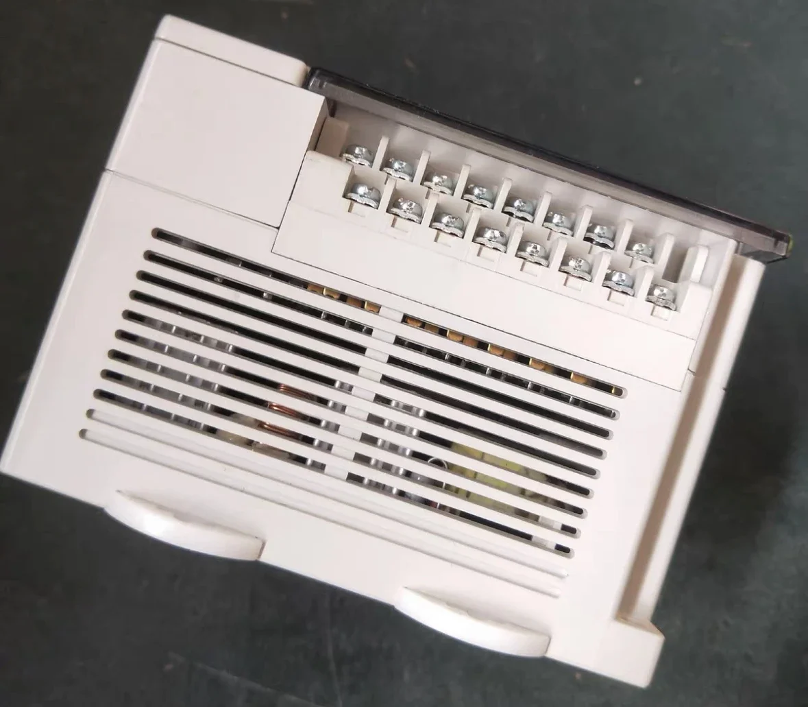 Controller PLC DVP16EH00T3 usato