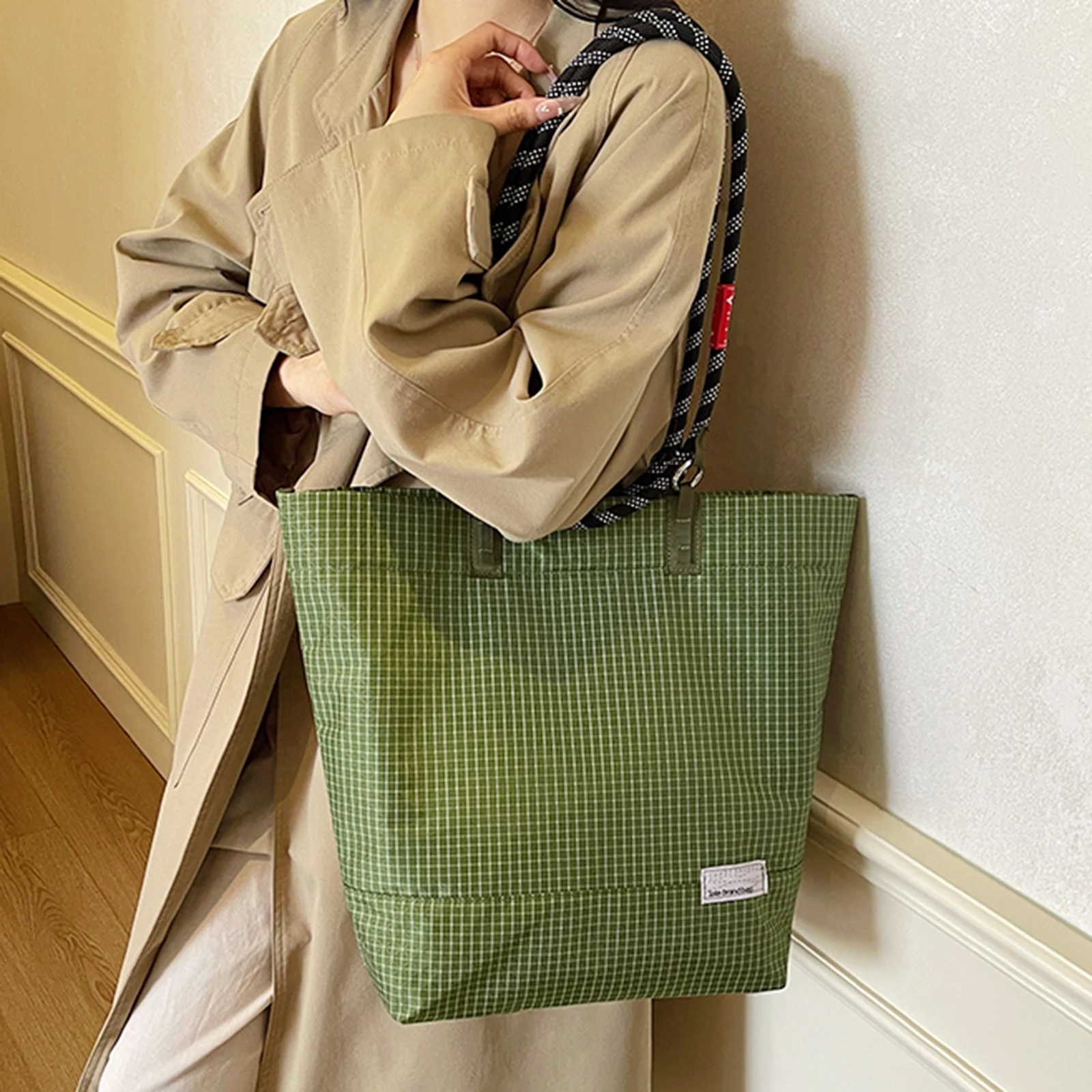 

Women Shoulder Bag, Large Capacity Plaid Handbag Button Closure Soft Tote Bag for Casual Daily