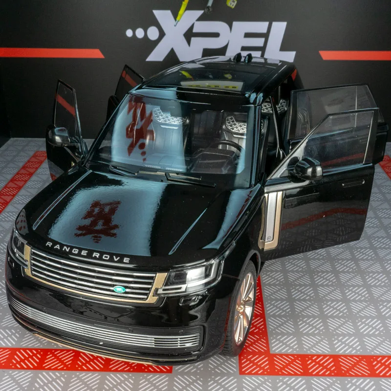 

Модель внедорожника Range Rover SV2022 в масштабе 1:18, двери и капот открываются, детализированная отделка, высокое качество изготовления.