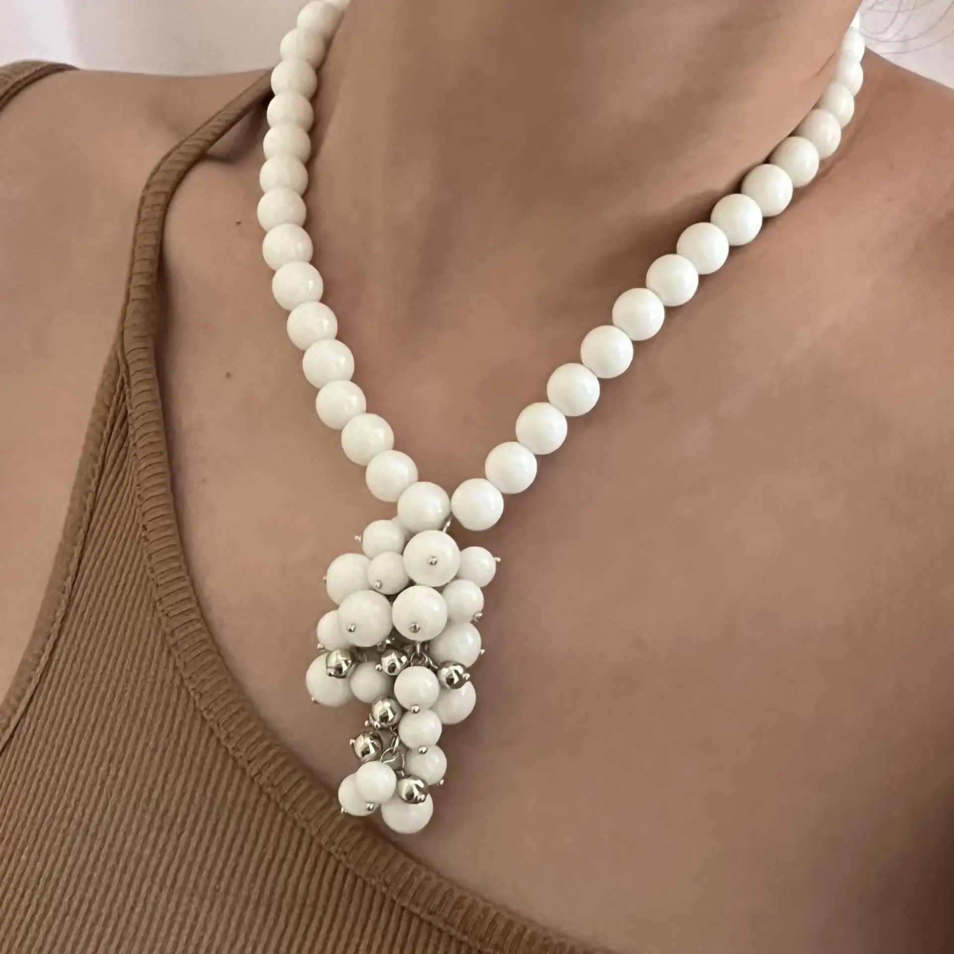 Black and white beads delicate high-level sense small minority white ceramic design sense clavicle chain Free shipping