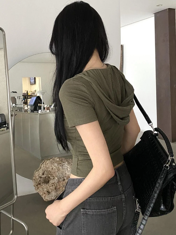 تي شيرت نسائي أخضر عسكري بقلنسوة موضة صيفية أنيقة عتيقة ملابس شارع جامعية رائعة مطبوعة بنجوم هاراجوكو غير رسمية تناسب الجميع